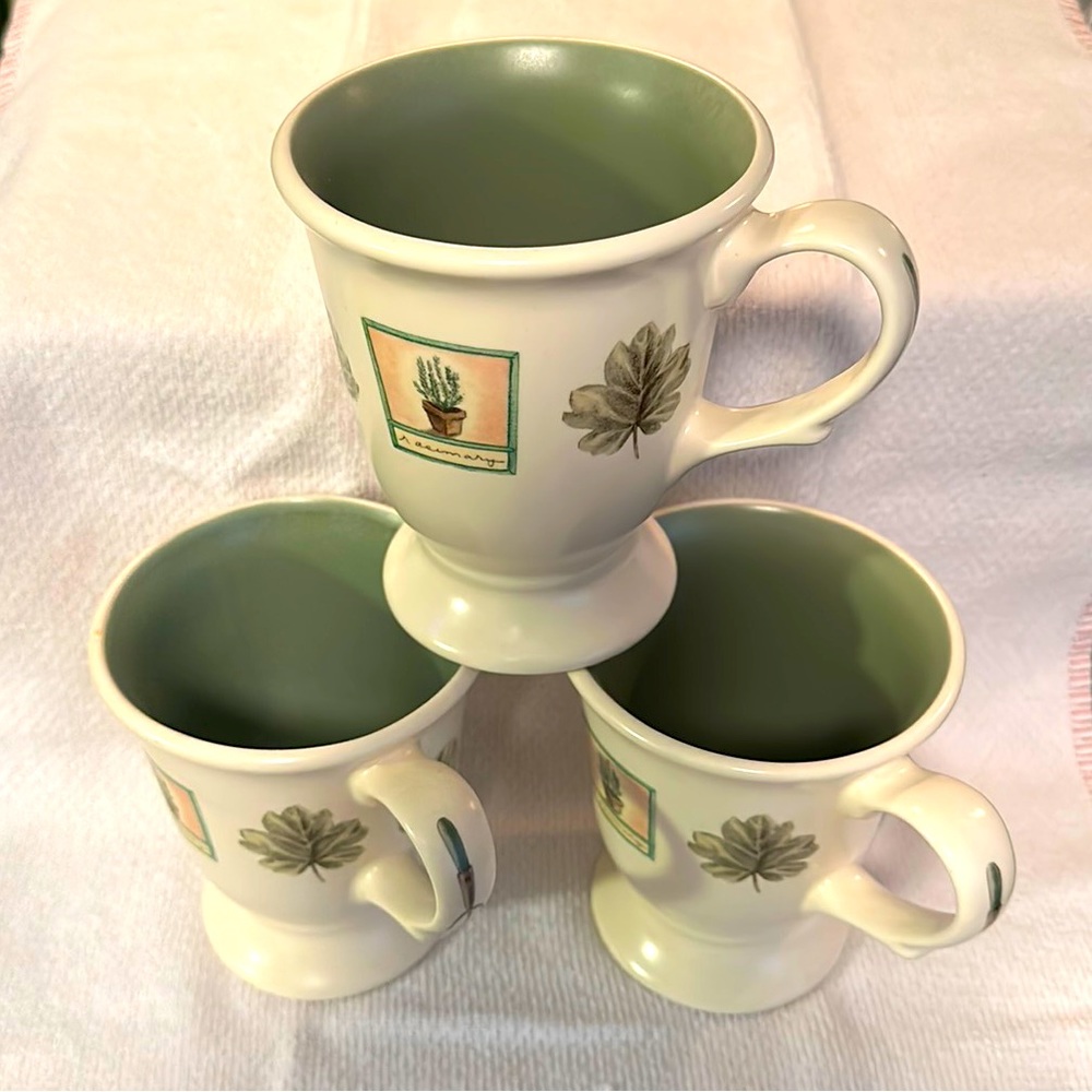 Pfaltzgraff “Naturewood” Pedestal Mugs